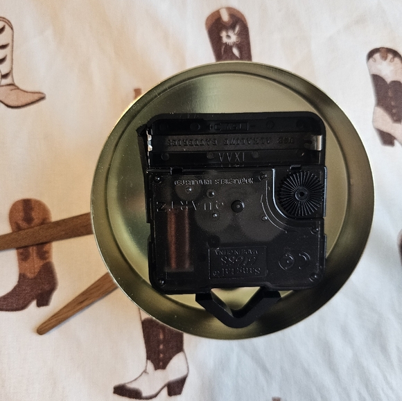 Taylor Swift CD Clock - Picture 4 of 4